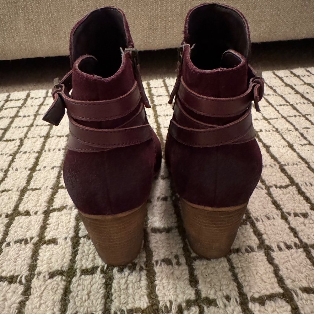 Distressed suede maroon boot - Picture 3 of 3